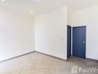Casa adosada en venta de 4 habitaciones en Wang Thonglang, Bangkok