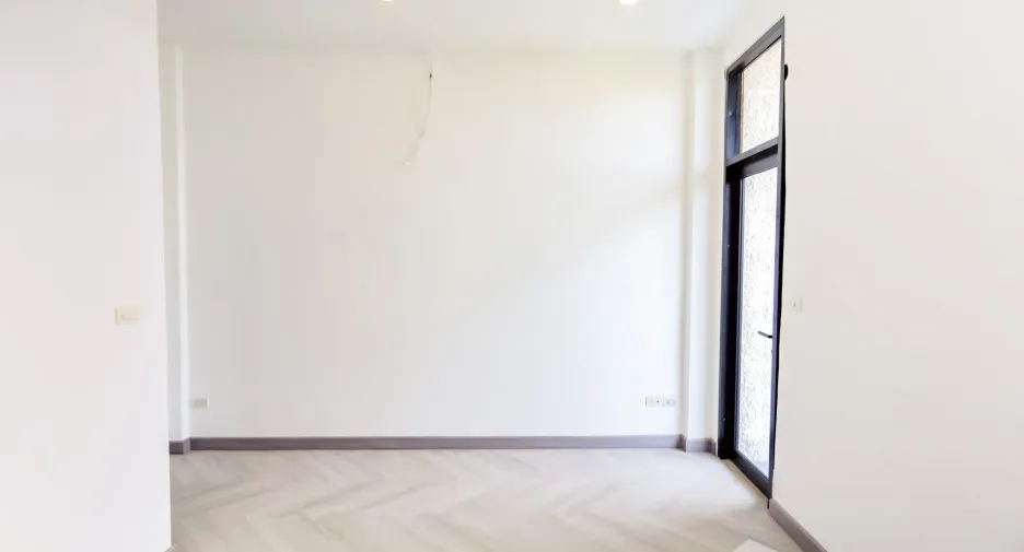 Casa adosada en venta de 4 habitaciones en Wang Thonglang, Bangkok