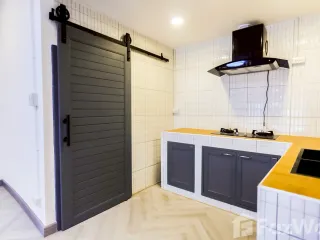 Casa adosada en venta de 4 habitaciones en Wang Thonglang, Bangkok