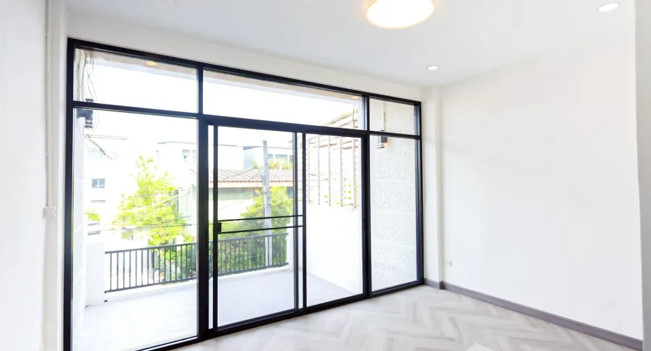 Casa adosada en venta de 4 habitaciones en Wang Thonglang, Bangkok