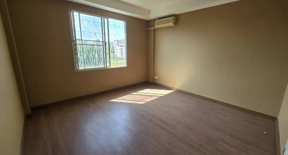 Casa adosada en venta de 4 habitaciones en Wang Thonglang, Bangkok