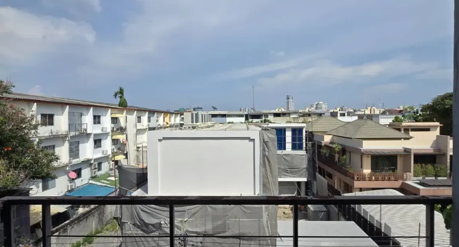 Casa adosada en venta de 4 habitaciones en Wang Thonglang, Bangkok