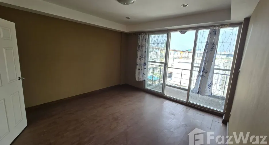 Casa adosada en venta de 4 habitaciones en Wang Thonglang, Bangkok