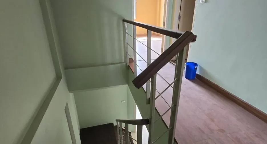 Casa adosada en venta de 4 habitaciones en Wang Thonglang, Bangkok