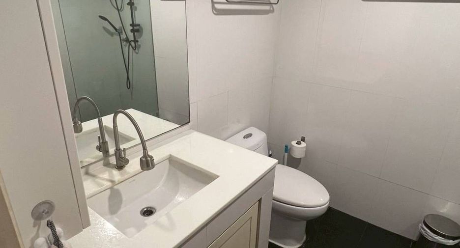 À vendre 2 chambres condo à Khlong Toei, Bangkok