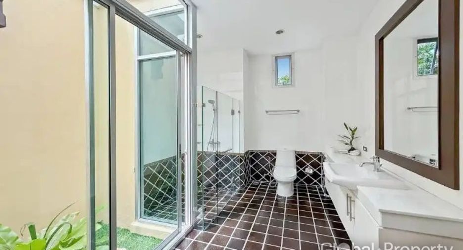 À vendre 4 chambres maison à Jomtien, Pattaya