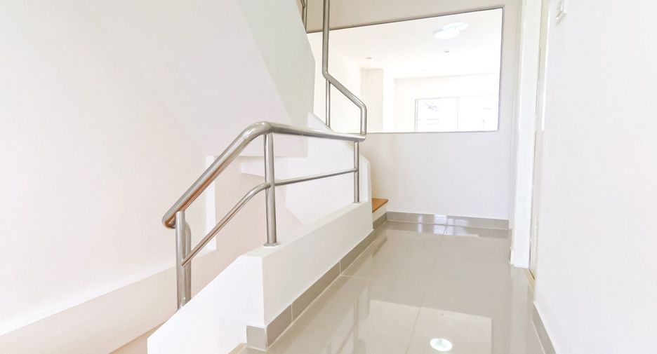 Casa adosada en venta de 5 habitaciones en Wang Thonglang, Bangkok