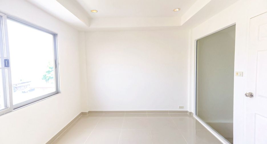 Casa adosada en venta de 5 habitaciones en Wang Thonglang, Bangkok