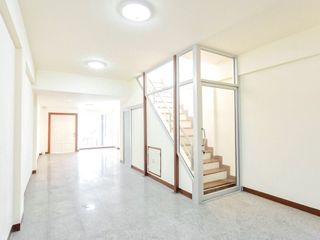 Casa adosada en venta de 5 habitaciones en Wang Thonglang, Bangkok
