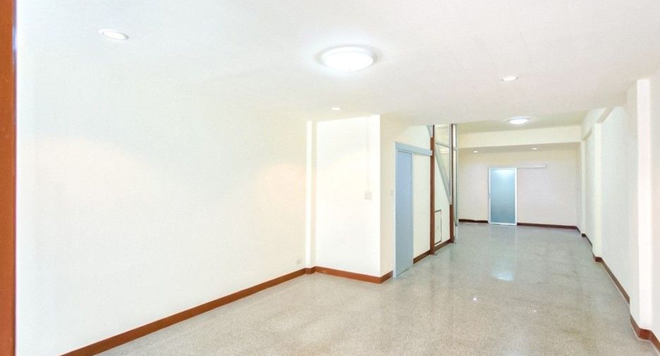 Casa adosada en venta de 5 habitaciones en Wang Thonglang, Bangkok