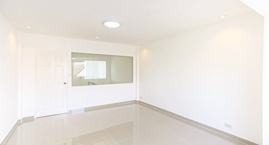 Casa adosada en venta de 5 habitaciones en Wang Thonglang, Bangkok