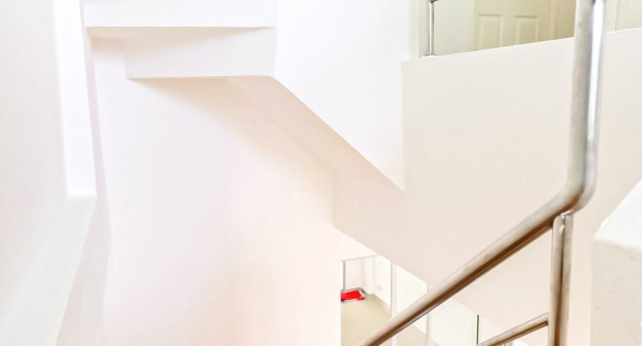 Casa adosada en venta de 5 habitaciones en Wang Thonglang, Bangkok