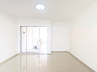 Casa adosada en venta de 5 habitaciones en Wang Thonglang, Bangkok