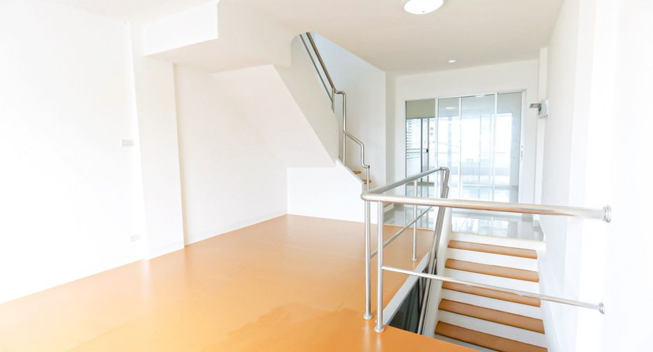 Casa adosada en venta de 5 habitaciones en Wang Thonglang, Bangkok