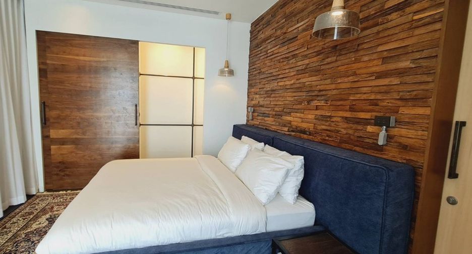 For rent 4 bedrooms condo in Watthana, Bangkok