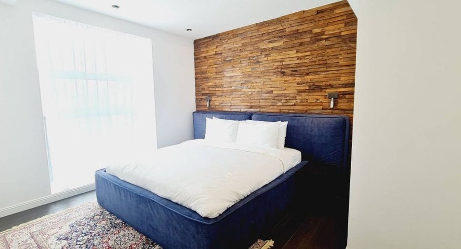 For rent 4 bedrooms condo in Watthana, Bangkok