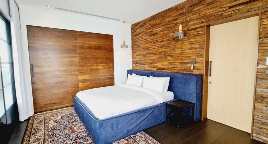 For rent 4 bedrooms condo in Watthana, Bangkok