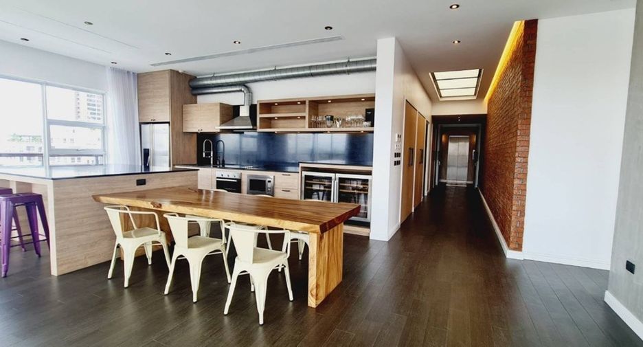 For rent 4 bedrooms condo in Watthana, Bangkok