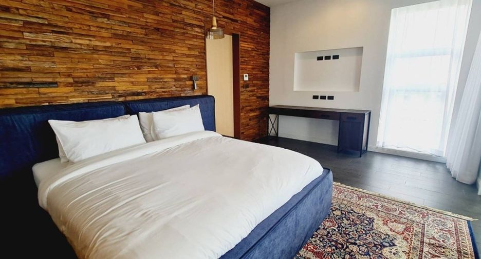 For rent 4 bedrooms condo in Watthana, Bangkok