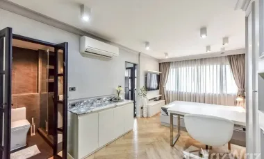 À vendre studio condo à Yan Nawa, Bangkok