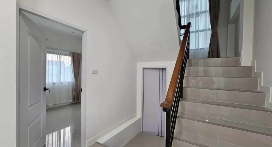 For rent 4 bedrooms house in Mueang Chiang Mai, Chiang Mai