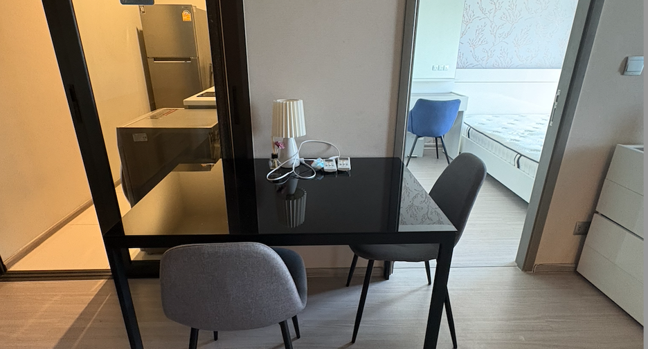 For rent 2 bedrooms condo in Huai Khwang, Bangkok