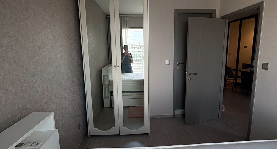 For rent 2 bedrooms condo in Huai Khwang, Bangkok