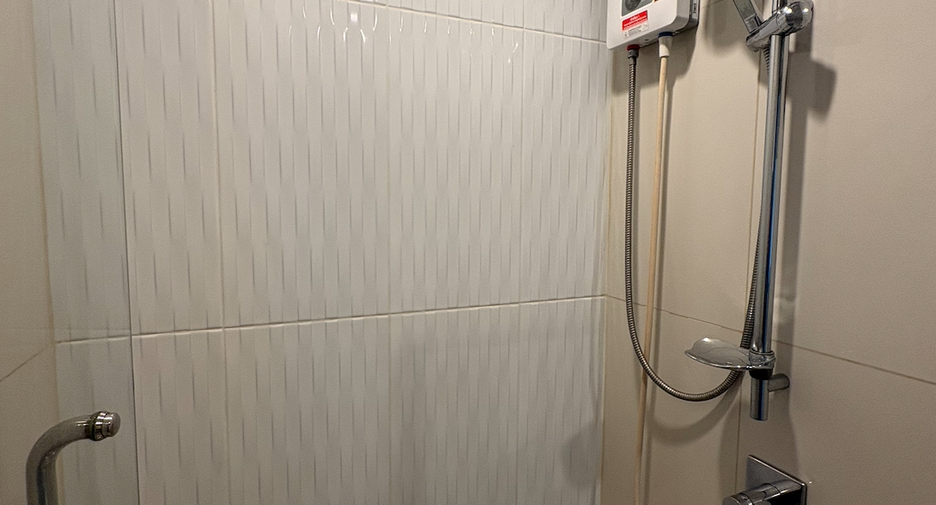 For rent 2 bedrooms condo in Huai Khwang, Bangkok