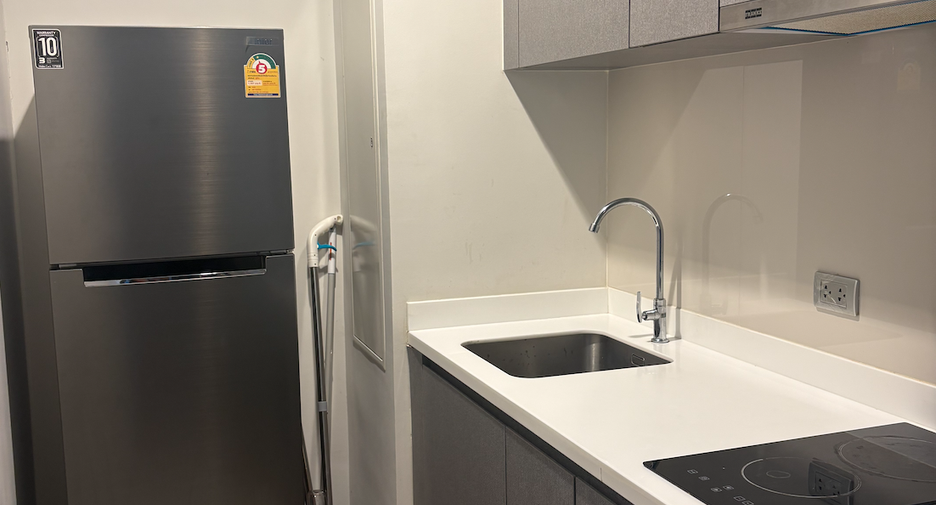 For rent 2 bedrooms condo in Huai Khwang, Bangkok
