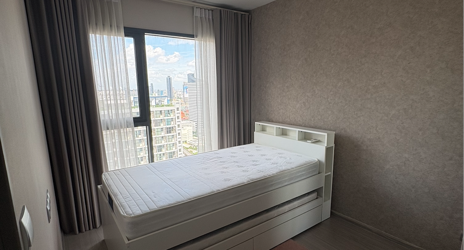 For rent 2 bedrooms condo in Huai Khwang, Bangkok