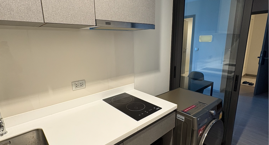 For rent 2 bedrooms condo in Huai Khwang, Bangkok