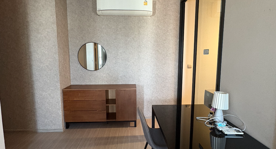 For rent 2 bedrooms condo in Huai Khwang, Bangkok