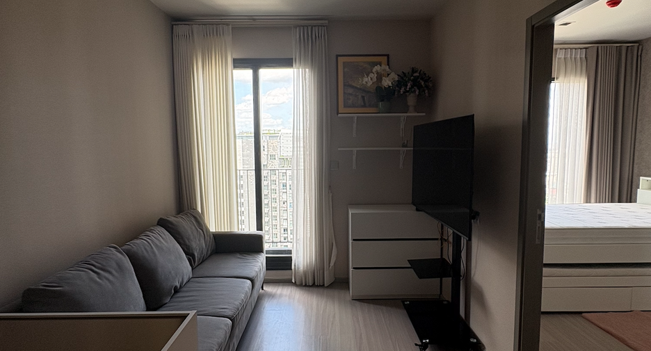 For rent 2 bedrooms condo in Huai Khwang, Bangkok