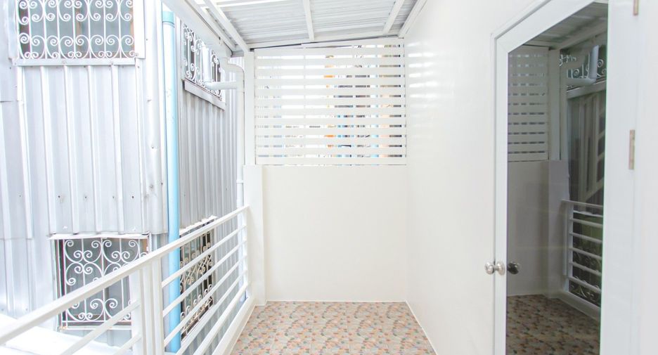 For sale 4 bedrooms office in Bang Kapi, Bangkok