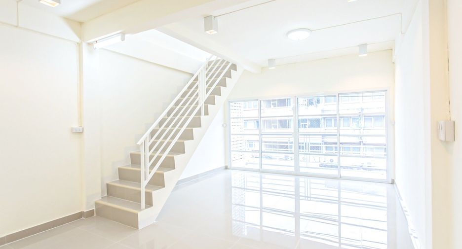 For sale 4 bedrooms office in Bang Kapi, Bangkok