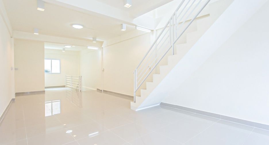 For sale 4 bedrooms office in Bang Kapi, Bangkok