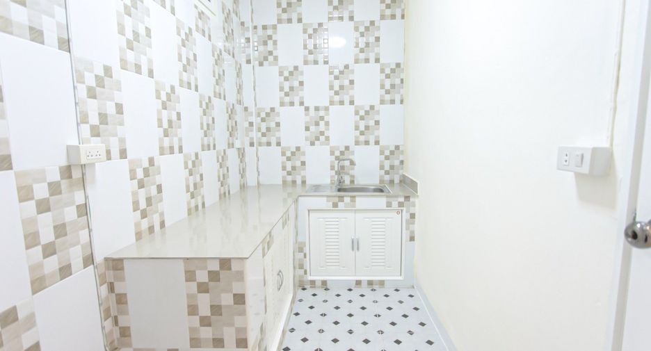 For sale 4 bedrooms office in Bang Kapi, Bangkok