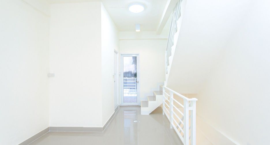 For sale 4 bedrooms office in Bang Kapi, Bangkok