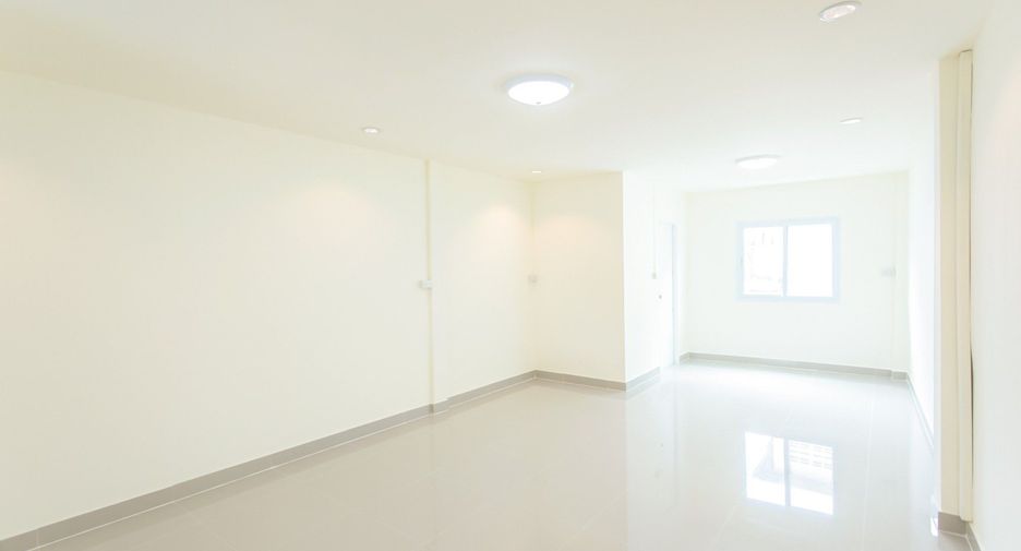 For sale 4 bedrooms office in Bang Kapi, Bangkok