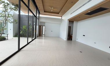 For sale 4 bedrooms villa in Mueang Phuket, Phuket