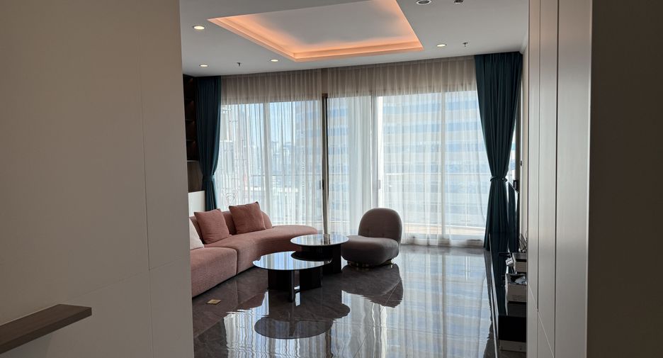 For rent 3 bedrooms condo in Watthana, Bangkok