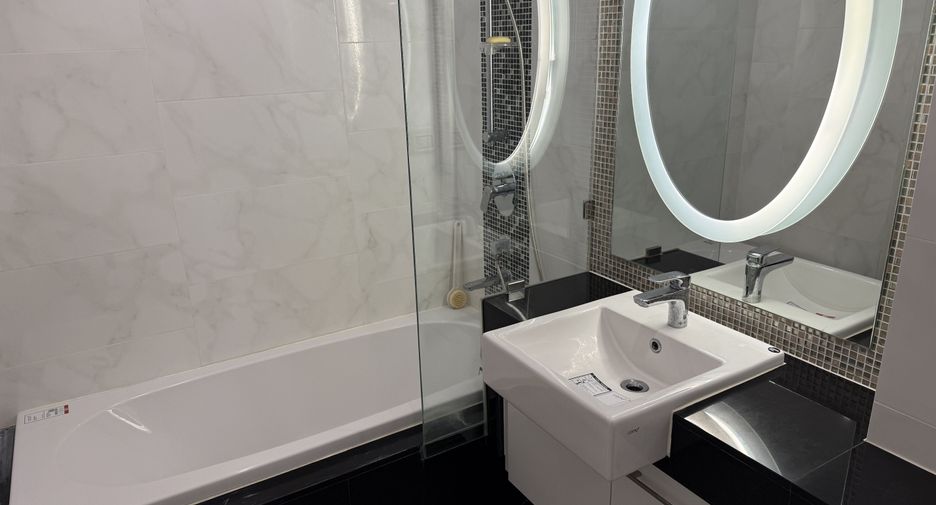 For rent 3 bedrooms condo in Watthana, Bangkok