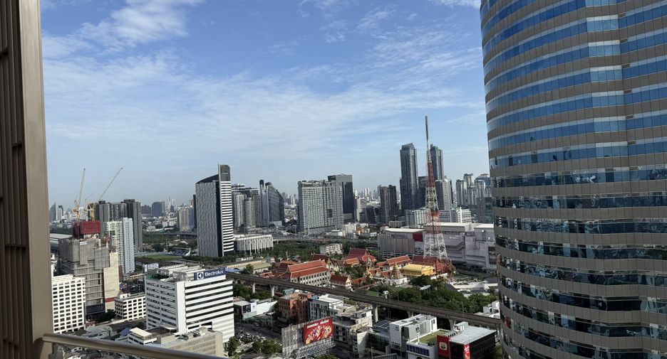 For rent 3 bedrooms condo in Watthana, Bangkok