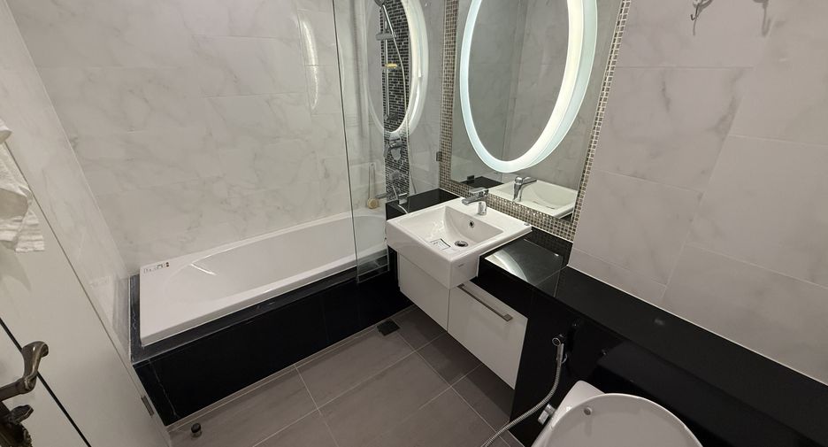 For rent 3 bedrooms condo in Watthana, Bangkok