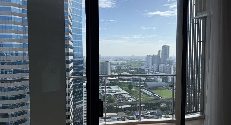 For rent 3 bedrooms condo in Watthana, Bangkok