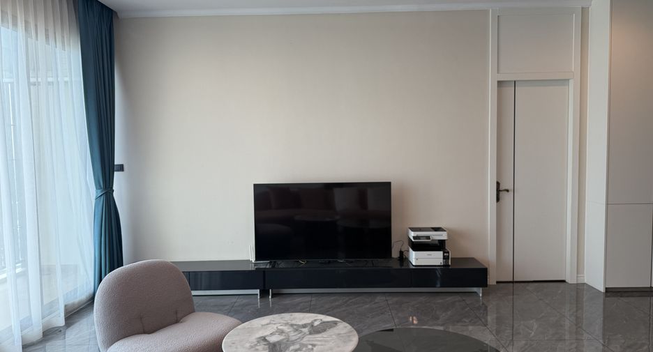 For rent 3 bedrooms condo in Watthana, Bangkok