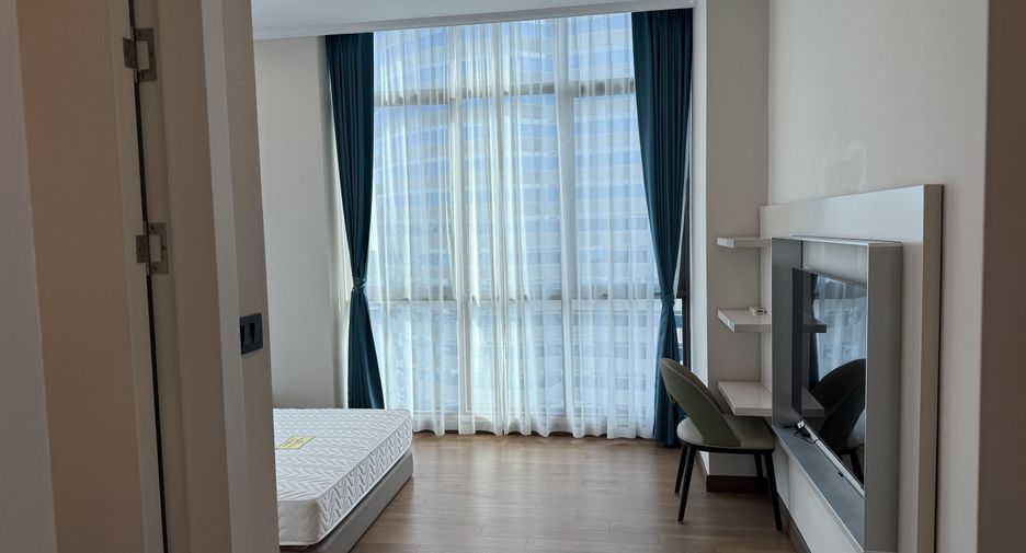 For rent 3 bedrooms condo in Watthana, Bangkok