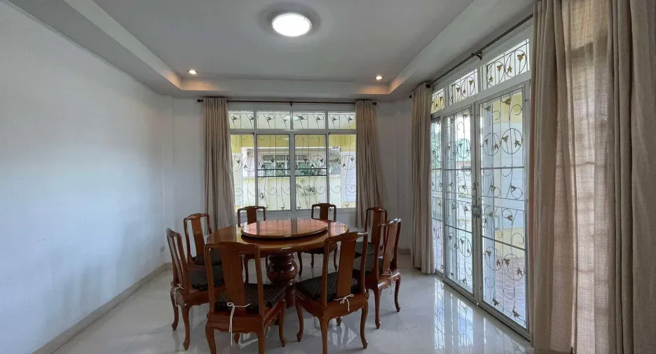 Casa en alquiler de 4 habitaciones en Mueang Chiang Mai, Chiang Mai
