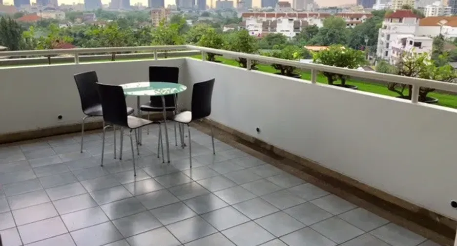 For rent 4 bedrooms condo in Watthana, Bangkok
