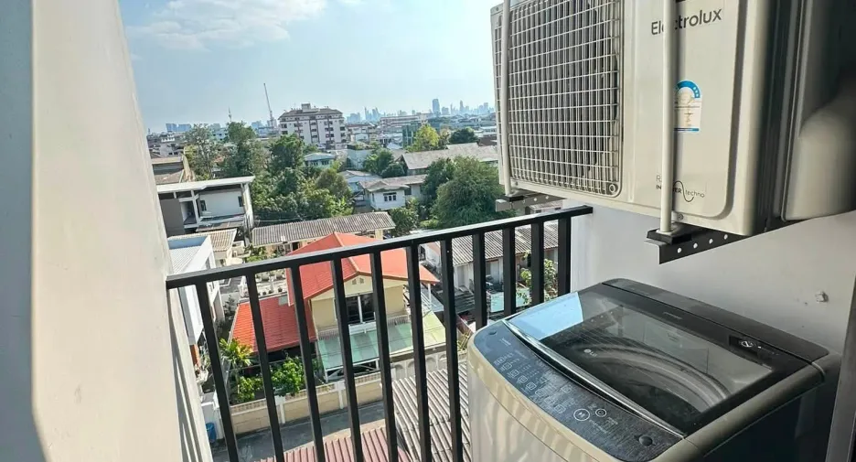 For rent 1 bed condo in Wang Thonglang, Bangkok